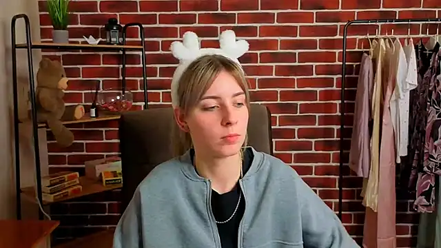 Snapshot of RebeccaaNelson chatting on 03/23/26, 02:10 RebeccaaNelson online show from 03/23/26, 02:10