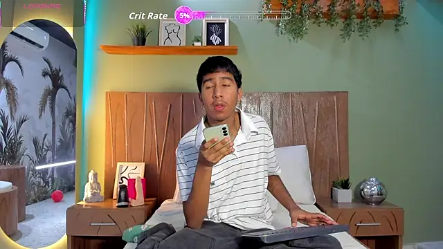 Snapshot of Ender_h0tt chatting on 07/13/26, 10:01 Ender h0tt online show from 07/13/26, 10:01