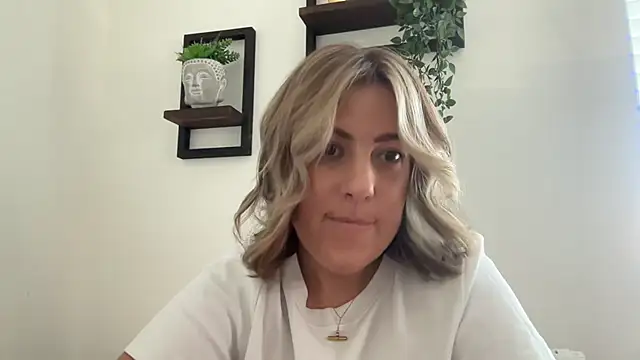 Snapshot of annabellewarick chatting on 07/14/26, 01:28 annabellewarick online show from 07/14/26, 01:28