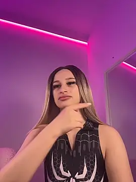 ScarletFlameee online show from 04/11/26, 05:56