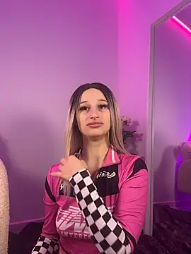 ScarletFlameee online show from 04/19/26, 05:51