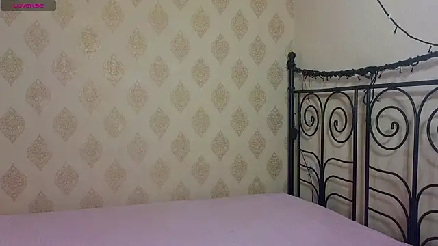 LucyMur online show from 04/11/26, 06:01