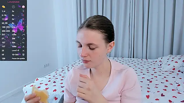 ErinnPieloch online show from 04/05/26, 07:33