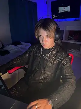 Snapshot of AngelLatinBoy chatting on 03/26/26, 04:07 AngelLatinBoy online show from 03/26/26, 04:07