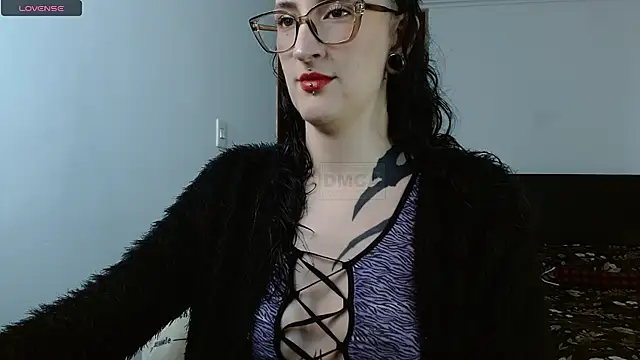 Snapshot of VelvetVal_ chatting on 04/17/26, 05:16 VelvetVal online show from 04/17/26, 05:16