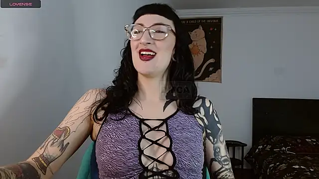 Snapshot of VelvetVal_ chatting on 05/04/26, 04:36 VelvetVal online show from 05/04/26, 04:36