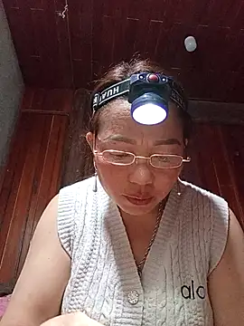 Yellow-pink online show from 04/19/26, 01:32