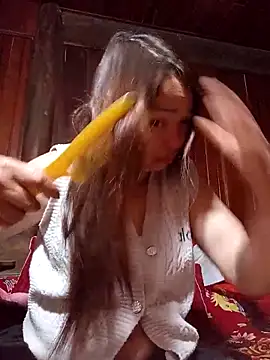 Yellow-pink online show from 05/06/26, 08:47