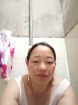 Yellow-pink online show from 05/22/26, 01:50