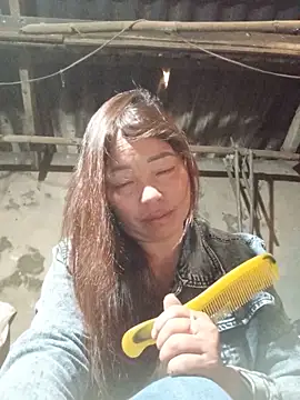 Yellow-pink online show from 05/27/26, 11:40