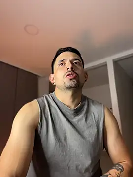 TroyeSavage online show from 04/07/26, 10:48