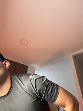 TroyeSavage online show from 05/04/26, 09:55