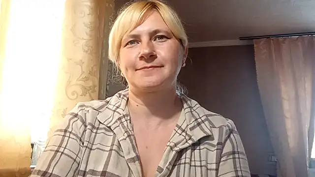 Snapshot of DiamondLady555 chatting on 05/31/26, 10:22 DiamondLady555 online show from 05/31/26, 10:22