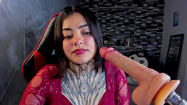 Snapshot of Sophiia_cherry chatting on 05/16/26, 08:07 Sophiia cherry online show from 05/16/26, 08:07