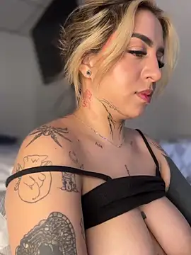 CarolQueen1  online show from 04/18/26, 07:07