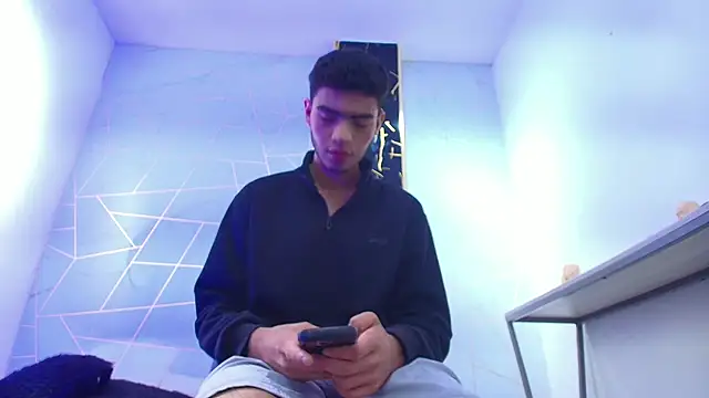 Valentin Lux online show from 04/25/26, 03:20