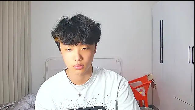icecream-002 online show from 05/26/26, 02:35