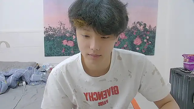 icecream-002 online show from 06/07/26, 12:42