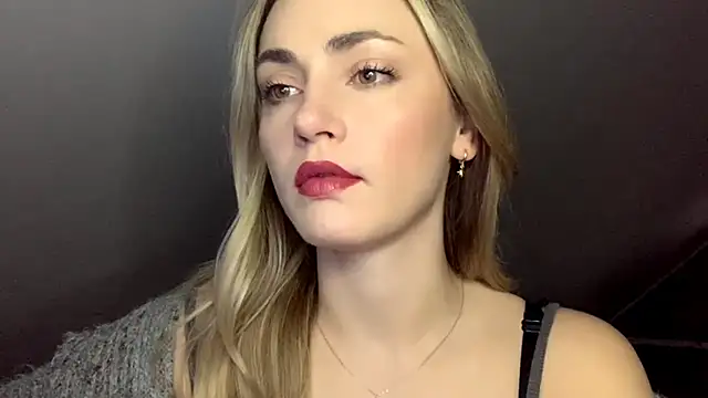 Snapshot of ScarlettSensitive chatting on 05/18/26, 06:19 ScarlettSensitive online show from 05/18/26, 06:19