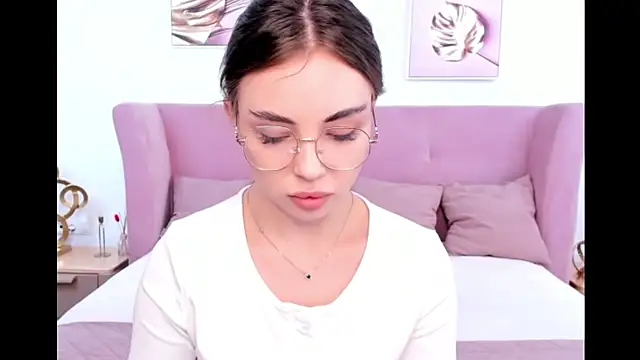 MyEvelin online show from 06/01/26, 04:25