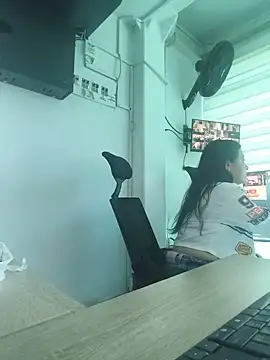 Snapshot of Scarlet_Passion chatting on 05/23/26, 02:43 Scarlet Passion online show from 05/23/26, 02:43