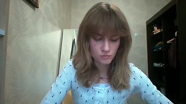 ElenoreHolguin online show from 04/18/26, 01:26