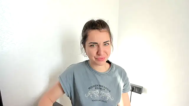 summmmersky1 online show from 04/14/26, 05:24