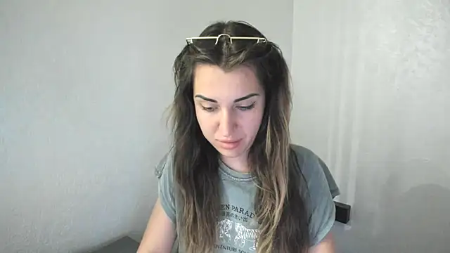 summmmersky1 online show from 04/14/26, 05:30