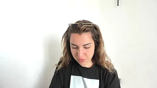 summmmersky1 online show from 04/16/26, 07:53