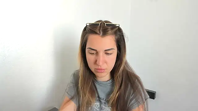 summmmersky1 online show from 04/19/26, 01:21