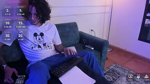 Snapshot of Skinny_Mac chatting on 06/11/26, 01:42 Skinny Mac online show from 06/11/26, 01:42