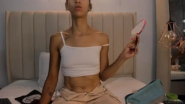 Abril Castroo online show from 04/10/26, 11:59