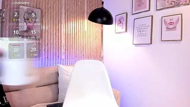 Zoey monroe online show from 04/11/26, 12:20