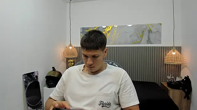 AlessandroFranco online show from 05/15/26, 01:40