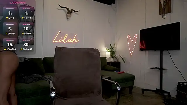 Snapshot of Lilah_Fit chatting on 06/19/26, 10:46 Lilah Fit online show from 06/19/26, 10:46