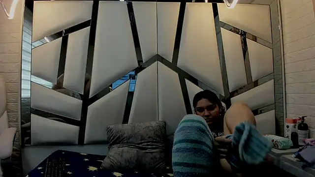 Alaia Blosson online show from 03/31/26, 01:33