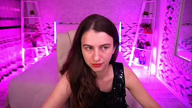 LittleJulii online show from 06/10/26, 07:35