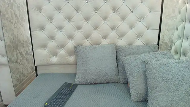 Snapshot of LadyMiax chatting on 07/11/26, 03:42 LadyMiax online show from 07/11/26, 03:42