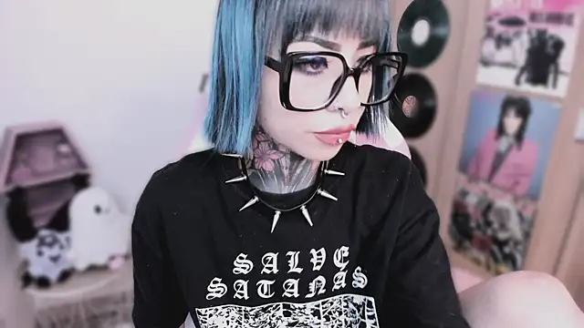 shes creepy online show from 04/24/26, 11:01
