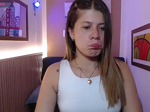 Moonna linnda online show from 04/20/26, 07:26