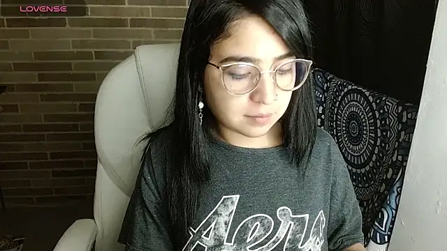 sweet-little online show from 04/09/26, 01:16