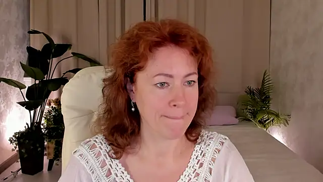 Snapshot of LeticiaRomano chatting on 06/04/26, 04:07 LeticiaRomano online show from 06/04/26, 04:07