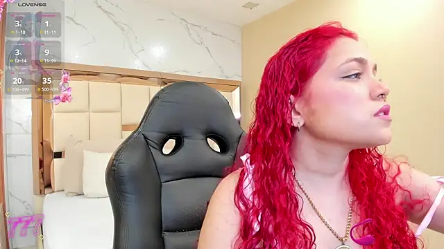 Snapshot of luna_veega chatting on 06/17/26, 05:03 luna veega online show from 06/17/26, 05:03