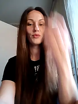 Snapshot of LunaCrystall chatting on 04/05/26, 04:04 LunaCrystall online show from 04/05/26, 04:04