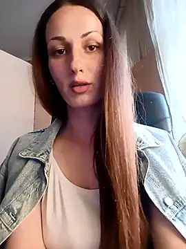 Snapshot of LunaCrystall chatting on 04/10/26, 04:12 LunaCrystall online show from 04/10/26, 04:12