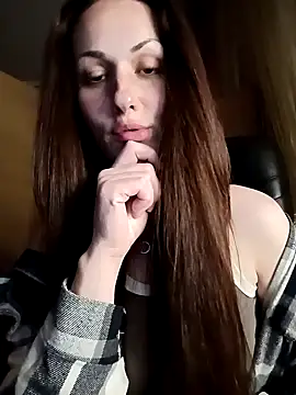 Snapshot of LunaCrystall chatting on 04/19/26, 06:21 LunaCrystall online show from 04/19/26, 06:21