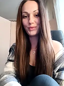 Snapshot of LunaCrystall chatting on 04/22/26, 03:35 LunaCrystall online show from 04/22/26, 03:35