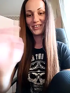 Snapshot of LunaCrystall chatting on 05/05/26, 04:04 LunaCrystall online show from 05/05/26, 04:04