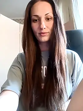 Snapshot of LunaCrystall chatting on 05/06/26, 04:12 LunaCrystall online show from 05/06/26, 04:12