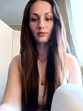 Snapshot of LunaCrystall chatting on 05/07/26, 04:01 LunaCrystall online show from 05/07/26, 04:01